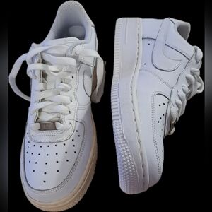 Nike Air Force 1 Low Top LE Triple White Youth Athletic Sneakers Size 5Y New
